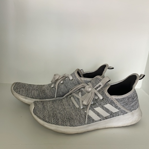 Adidas Women’s fashion shoes. Just need to be cleaned up. Haven’t been washed - Picture 3 of 3
